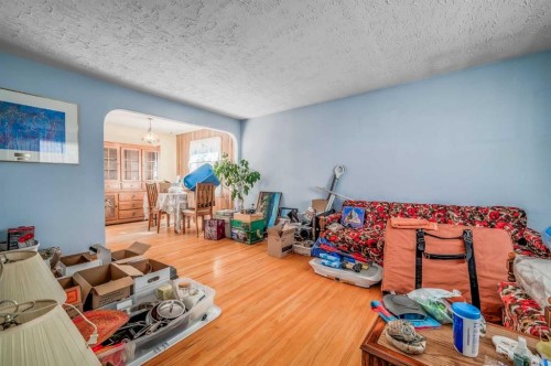 3452 37 Street Sw, Calgary, AB - Indoor