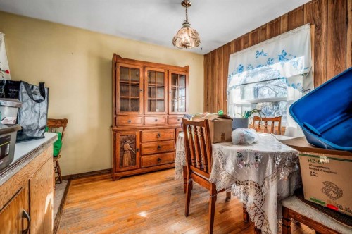 3452 37 Street Sw, Calgary, AB - Indoor Photo Showing Dining Room