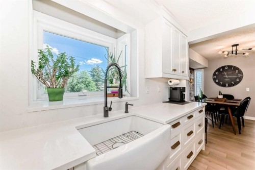 96 Coach Gate Way Sw, Calgary, AB 