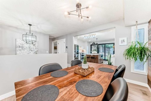 96 Coach Gate Way Sw, Calgary, AB 