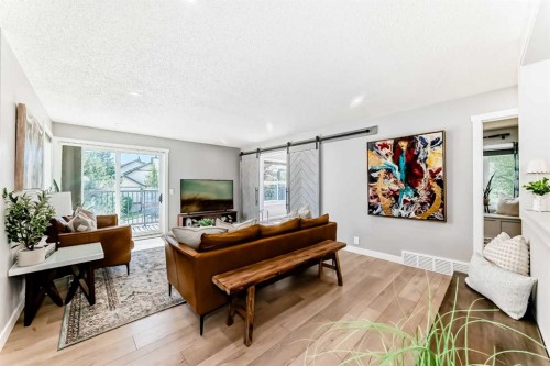 96 Coach Gate Way Sw, Calgary, AB 