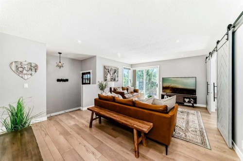 96 Coach Gate Way Sw, Calgary, AB 