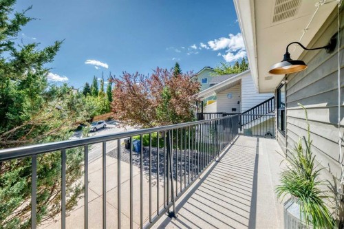 96 Coach Gate Way Sw, Calgary, AB 