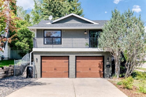 96 Coach Gate Way Sw, Calgary, AB 