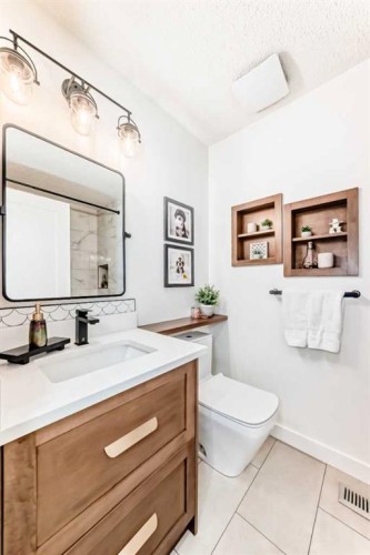 96 Coach Gate Way Sw, Calgary, AB 