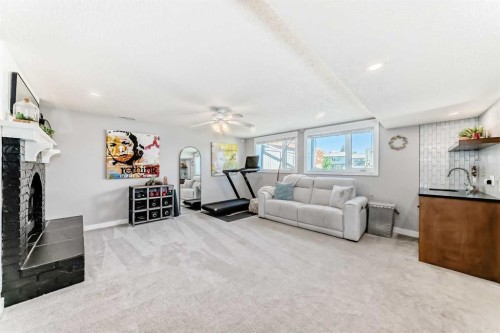 96 Coach Gate Way Sw, Calgary, AB 