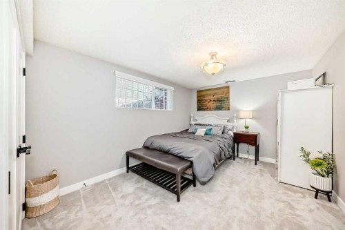 96 Coach Gate Way Sw, Calgary, AB 