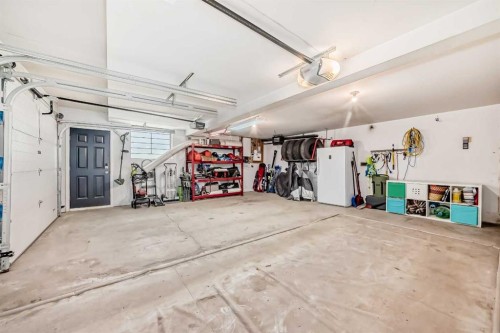 96 Coach Gate Way Sw, Calgary, AB 