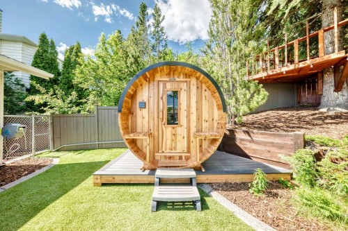96 Coach Gate Way Sw, Calgary, AB 