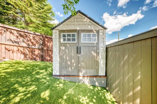 96 Coach Gate Way Sw, Calgary, AB 