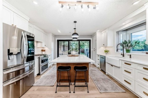 96 Coach Gate Way Sw, Calgary, AB 