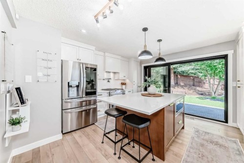 96 Coach Gate Way Sw, Calgary, AB 