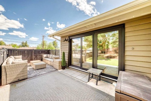 96 Coach Gate Way Sw, Calgary, AB 