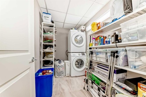 2101-920 5 Avenue Sw, Calgary, AB - Indoor Photo Showing Laundry Room