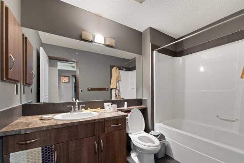 34 Brightoncrest Common Se, Calgary, AB - Indoor Photo Showing Bathroom