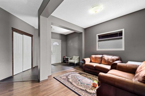 34 Brightoncrest Common Se, Calgary, AB - Indoor Photo Showing Living Room