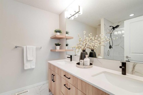 1409-355 Nolancrest Heights Nw, Calgary, AB - Indoor Photo Showing Bathroom