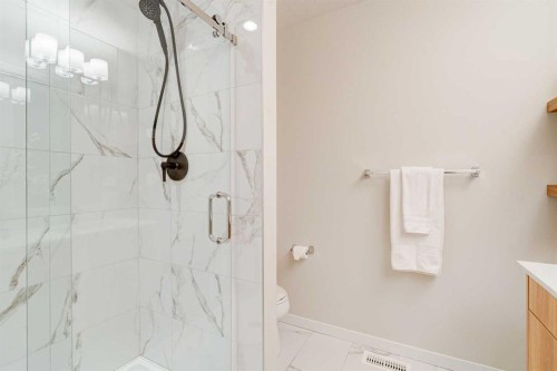 1409-355 Nolancrest Heights Nw, Calgary, AB - Indoor Photo Showing Bathroom