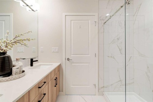 1409-355 Nolancrest Heights Nw, Calgary, AB - Indoor Photo Showing Bathroom
