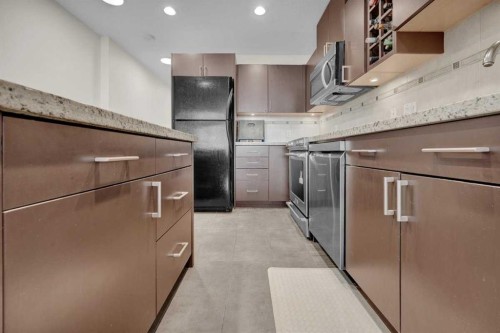 2203-77 Spruce Place Sw, Calgary, AB - Indoor Photo Showing Kitchen