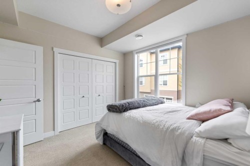 165 Cranbrook Villas Se, Calgary, AB - Indoor Photo Showing Bedroom