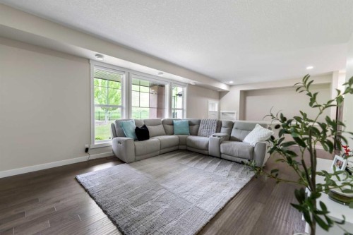 165 Cranbrook Villas Se, Calgary, AB - Indoor Photo Showing Living Room
