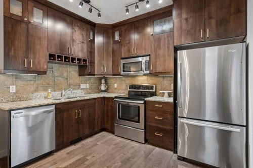 745 Mcdougall Road Ne, Calgary, AB - Indoor Photo Showing Kitchen