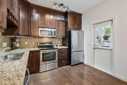 745 Mcdougall Road Ne, Calgary, AB - Indoor Photo Showing Kitchen With Double Sink