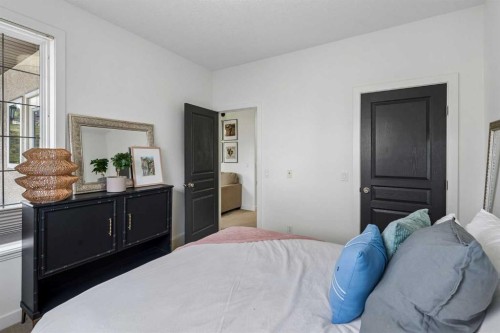 745 Mcdougall Road Ne, Calgary, AB - Indoor Photo Showing Bedroom
