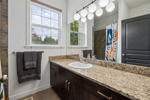 745 Mcdougall Road Ne, Calgary, AB - Indoor Photo Showing Bathroom
