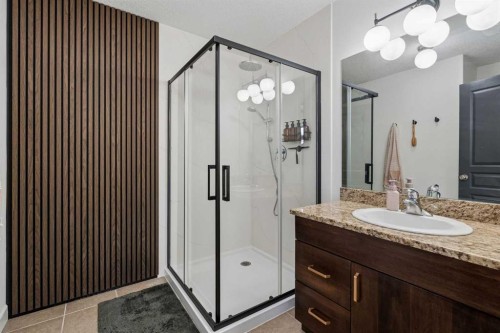 745 Mcdougall Road Ne, Calgary, AB - Indoor Photo Showing Bathroom