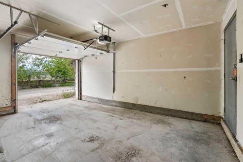 745 Mcdougall Road Ne, Calgary, AB - Indoor Photo Showing Garage