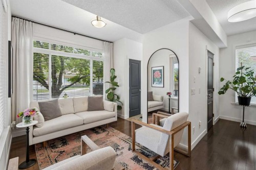 745 Mcdougall Road Ne, Calgary, AB - Indoor Photo Showing Living Room