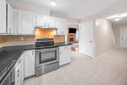 39 Woodmont Way, Calgary, AB 