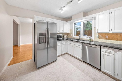 39 Woodmont Way, Calgary, AB 