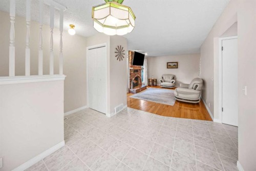39 Woodmont Way, Calgary, AB 