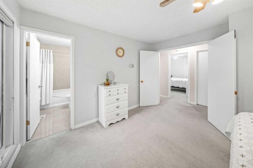 39 Woodmont Way, Calgary, AB 