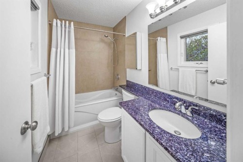 39 Woodmont Way, Calgary, AB 
