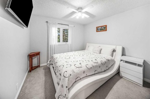 39 Woodmont Way, Calgary, AB 