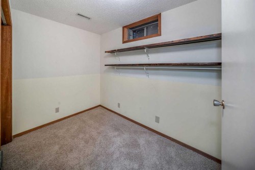 39 Woodmont Way, Calgary, AB 