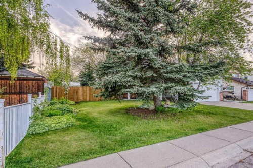 39 Woodmont Way, Calgary, AB 