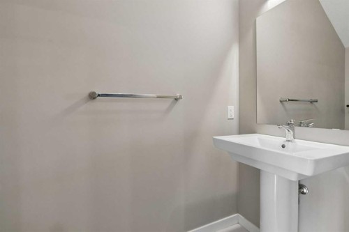 120 Copperstone Villas Se, Calgary, AB - Indoor Photo Showing Bathroom