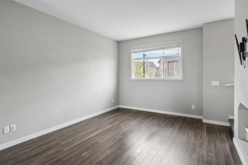 120 Copperstone Villas Se, Calgary, AB - Indoor Photo Showing Other Room