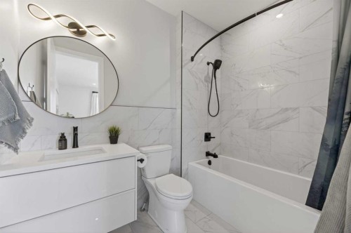 30 Silverstone Place, Didsbury, AB - Indoor Photo Showing Bathroom