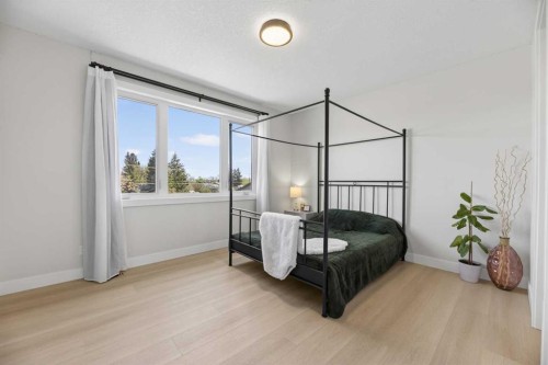 30 Silverstone Place, Didsbury, AB - Indoor Photo Showing Bedroom