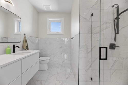 30 Silverstone Place, Didsbury, AB - Indoor Photo Showing Bathroom