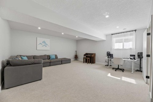 30 Silverstone Place, Didsbury, AB - Indoor