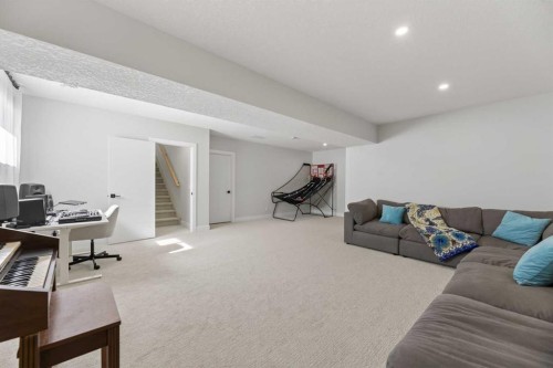 30 Silverstone Place, Didsbury, AB - Indoor