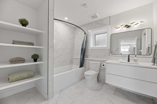 30 Silverstone Place, Didsbury, AB - Indoor Photo Showing Bathroom