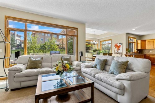 322 Hampstead Way Nw, Calgary, AB - Indoor Photo Showing Living Room